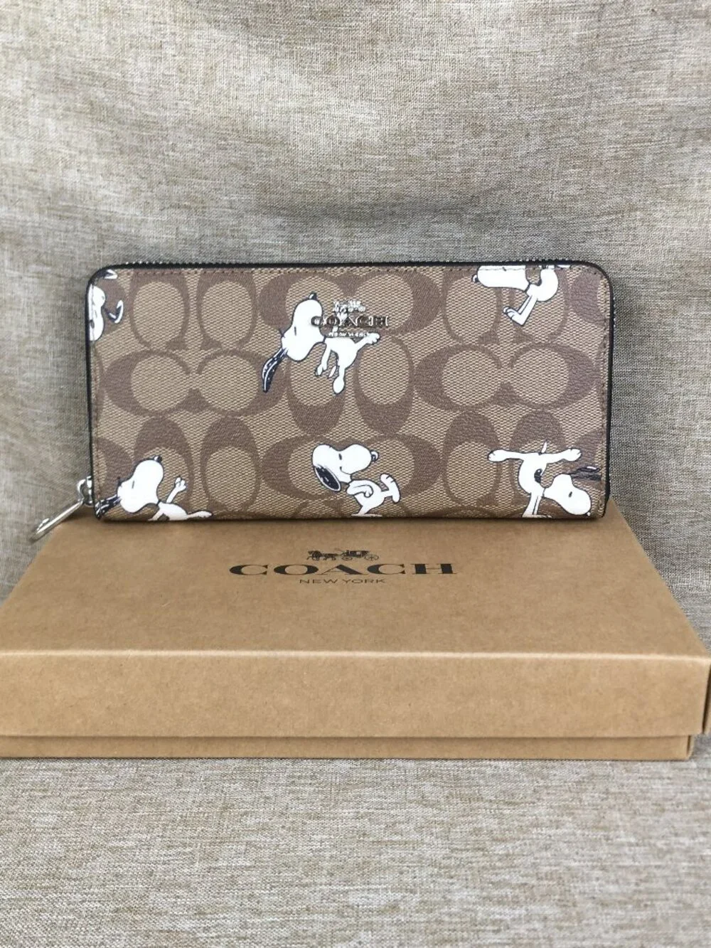 Coach x Peanuts Snoopy Wristlet Wallet - Picture 1 of 9